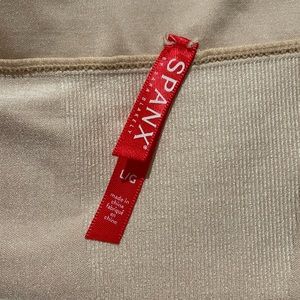 SPANX Women's Oncore High Waisted Mid-Thigh Shorts